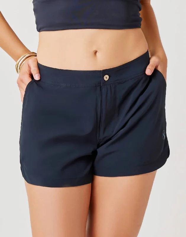 Women's Layered Outfit Banff Short In Black