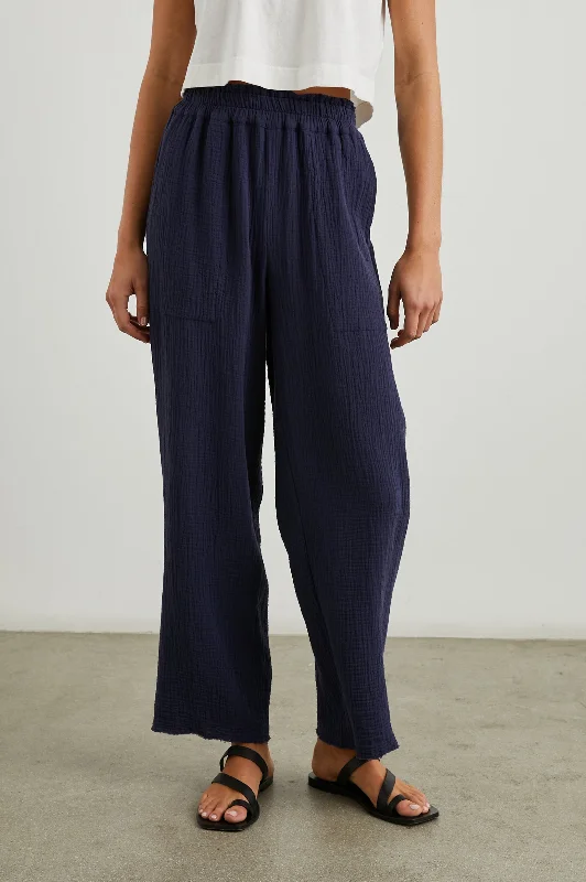 Women's Casual Outfit LEON CROP PANT - NAVY