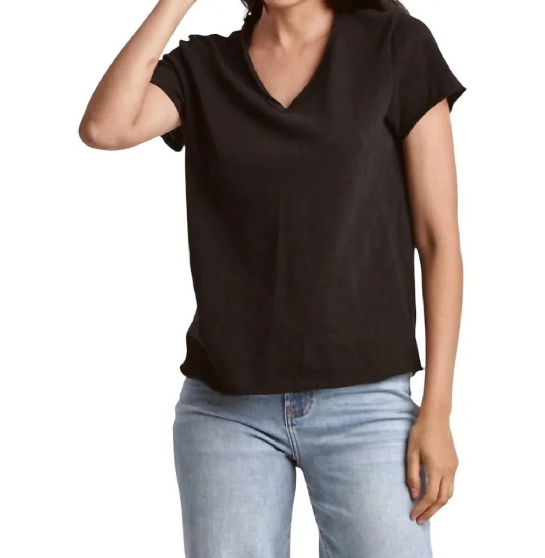 Women's Casual Wear Outfit Vani Short Sleeve T-Shirt In Black