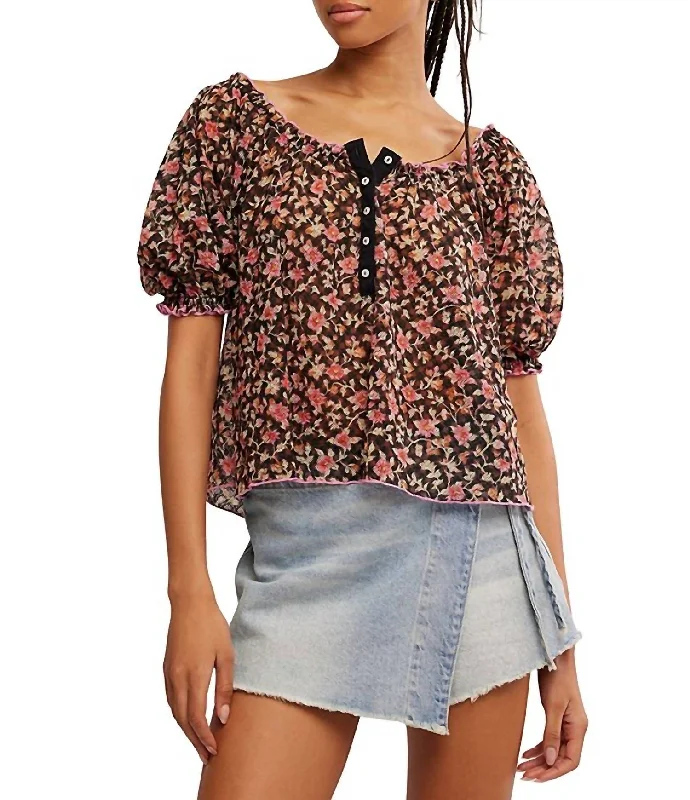 Women's Effortless Casual Outfit Astra Peasant Floral Print Top In Black Combo