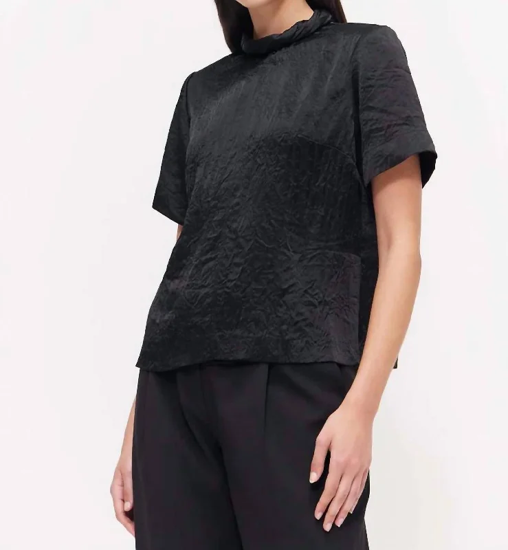 Unique Women's Fashion Pieces Ludie T-Shirt In Black